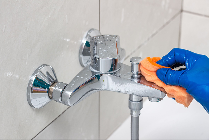 Bathroom mould cleaning and silicone treatment for tenancy inspection London 2026