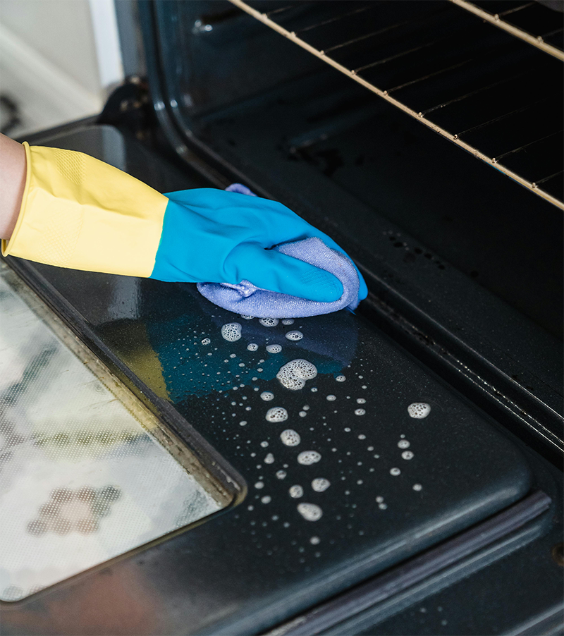 Professional oven deep cleaning before and after results for end of tenancy London 2026